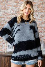 Load image into Gallery viewer, Abstract Pattern Contrast Feather Yarn Sweater