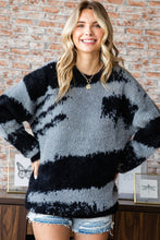 Load image into Gallery viewer, Abstract Pattern Contrast Feather Yarn Sweater