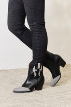 Load image into Gallery viewer, Bella Rhinestone Pointed  Boots