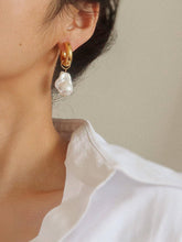 Load image into Gallery viewer, Oceana Gold Statement Large Pearl Earring