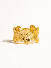 Load image into Gallery viewer, Josée 18K Gold Non-Tarnish Flower Ring