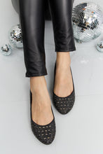 Load image into Gallery viewer, Rhinestone Pointed Toe Flats