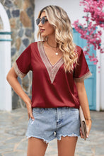 Load image into Gallery viewer, Contrast Trim Short Sleeve Plunge Blouse