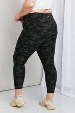 Load image into Gallery viewer, Camouflage Wide Waistband Pocket Leggings