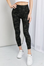 Load image into Gallery viewer, Camouflage Wide Waistband Pocket Leggings